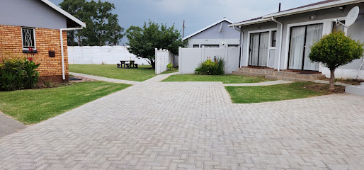 595894032573